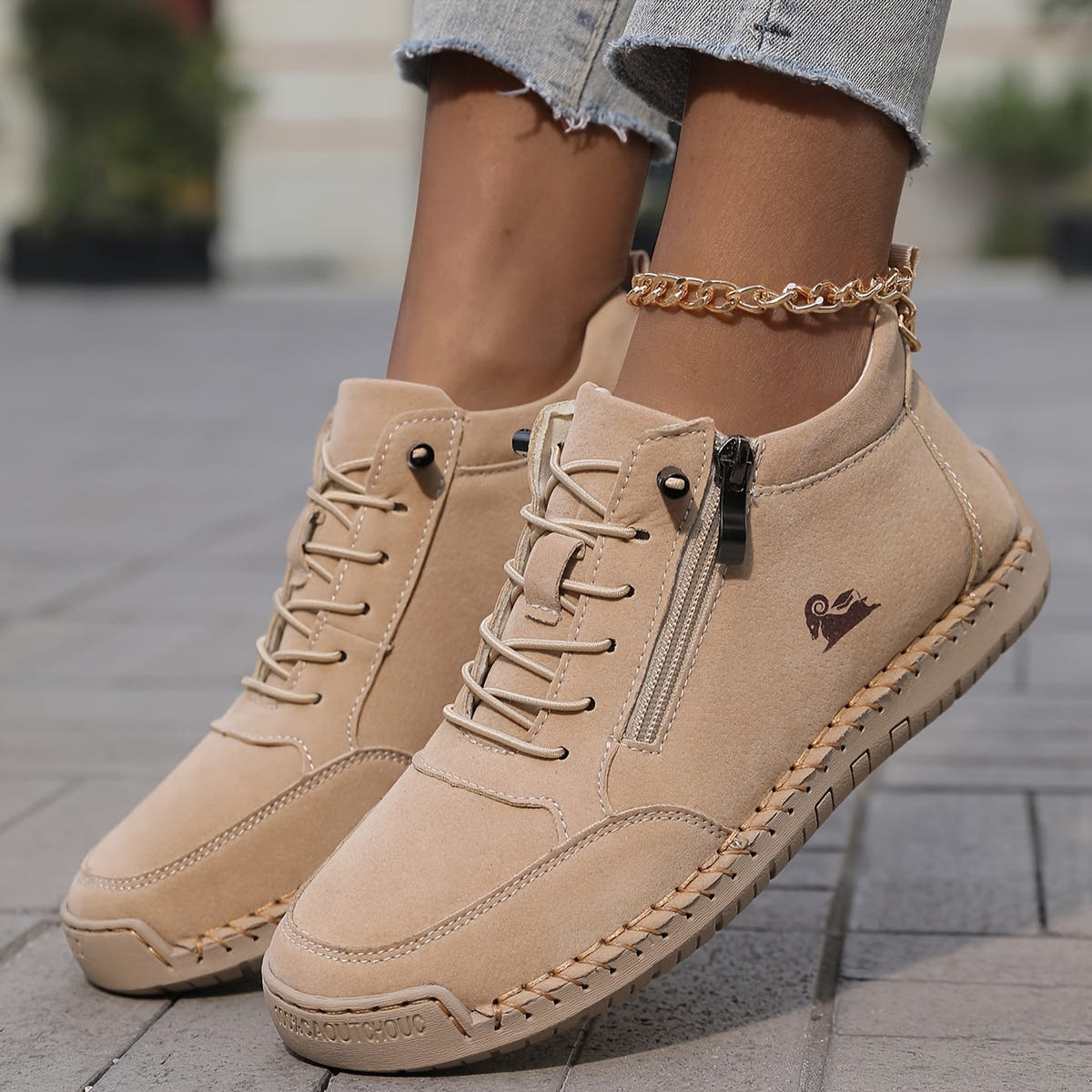 Mila – Comfortable sneakers + zipper