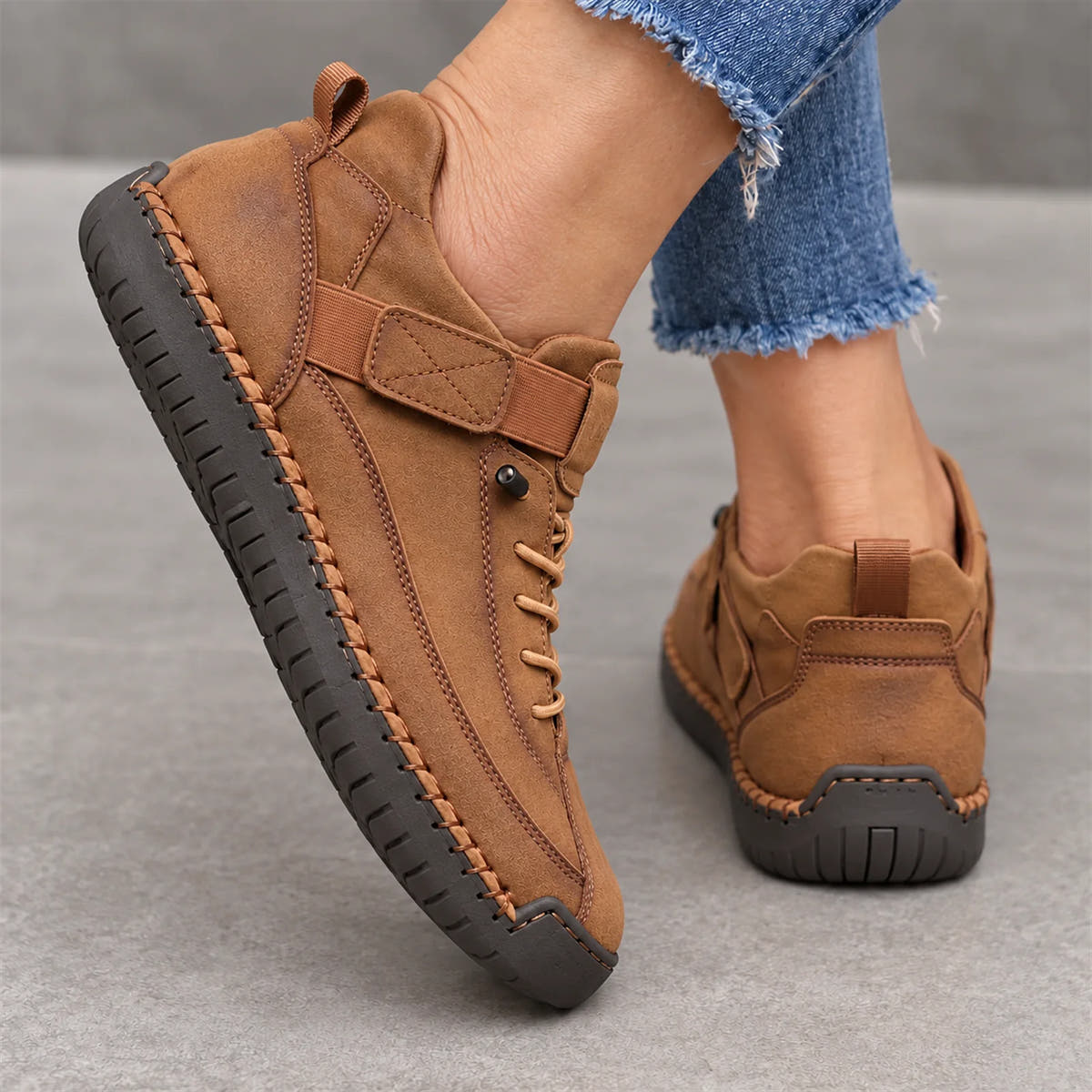 Mia comfortable sneakers brown - heel view on foot