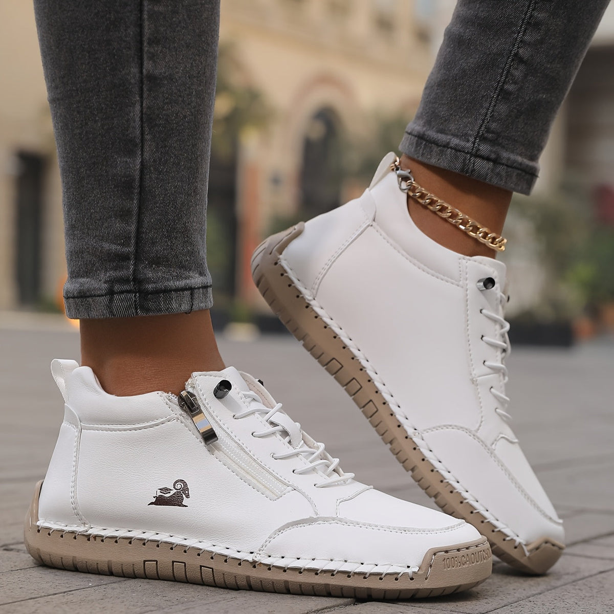Mila – Comfortable sneakers + zipper